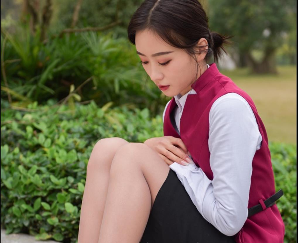 在单位的公用卫生间里的故事,女同事全是辣鸡,好难为情。