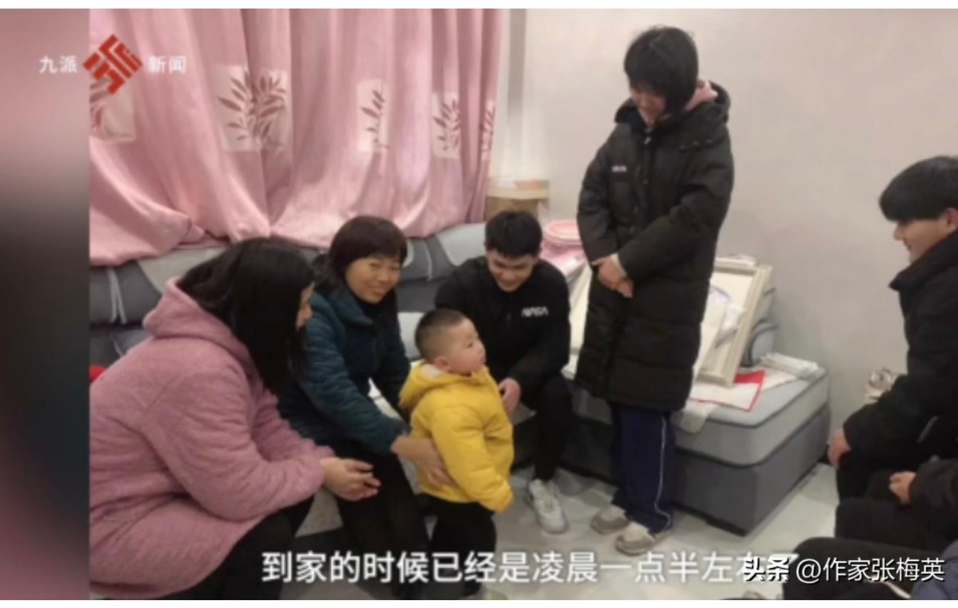 农村女子凌晨回家准备过年,屋里12名亲人在路边等候才放心