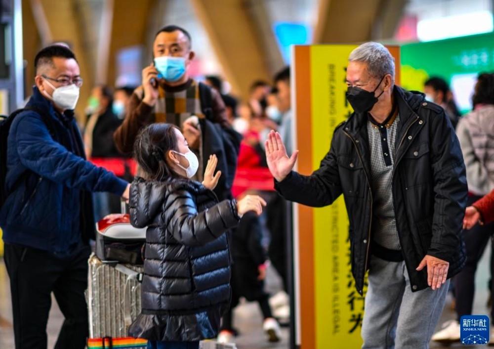 过年出游这么多人聚集.这样会造成不同毒株交叉感染吗？