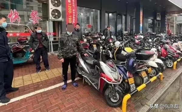 男子每月工资全部上交老婆后,偷电瓶车挣钱平时喝酒买烟