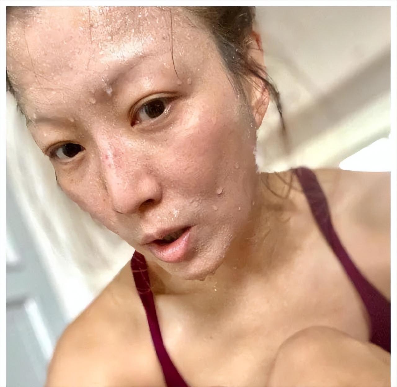 看到51岁郑秀文骨瘦如柴,真的好心疼.获奖发言还哭请原谅老公许志安出轨