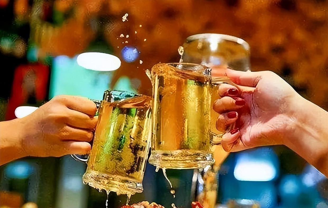 如果每天喝一瓶啤酒.坚持一年后.身体会有哪些变化?