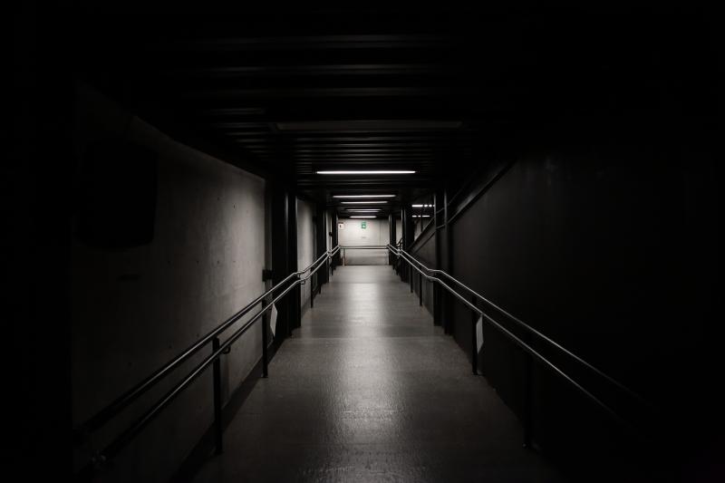 人为什么会害怕黑暗时刻?它是如何让人产生恐惧感的?