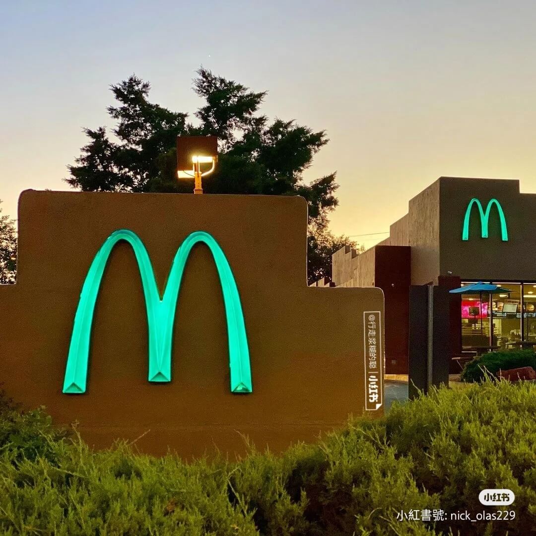 全球唯一蓝色Logo麦当劳意外成了当地打卡的网红圣地