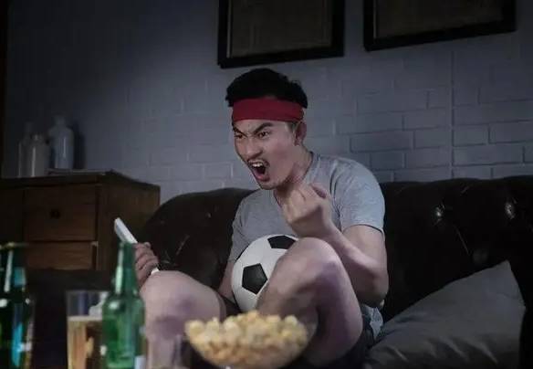 为什么有的人能天天熬夜,而有的人到点就必须睡觉呢?