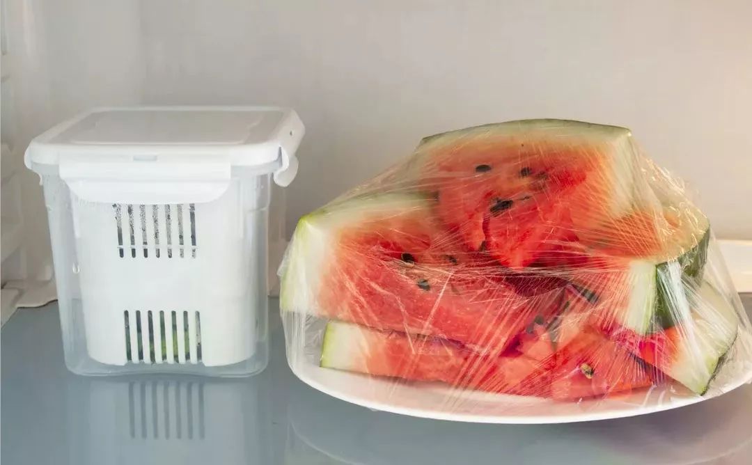 西瓜为什么不适合长时间放在冰箱里冷藏起来呢？