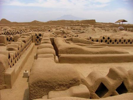 昌昌古城：世界最大土城竟由古代混凝土铸就？