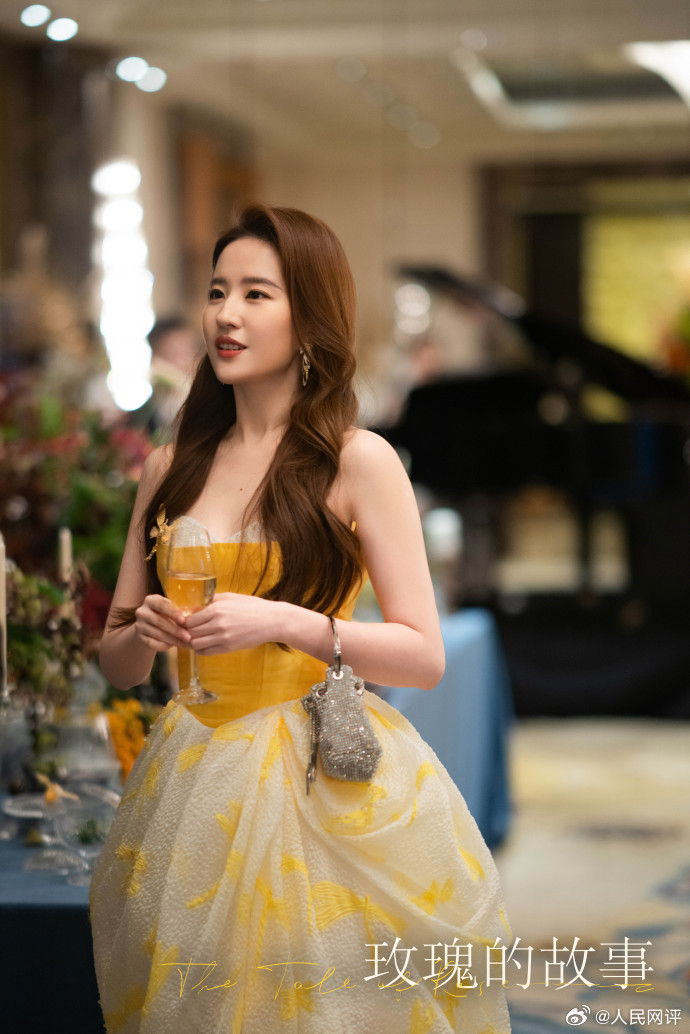 人民网评玫瑰的故事:绽放的不仅是美貌,还有女性的自我成长